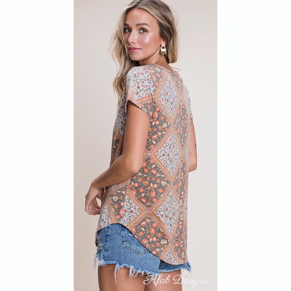 LAST 1! V Neck Super Soft Mosaic Floral Print Top! - Picture 7 of 8